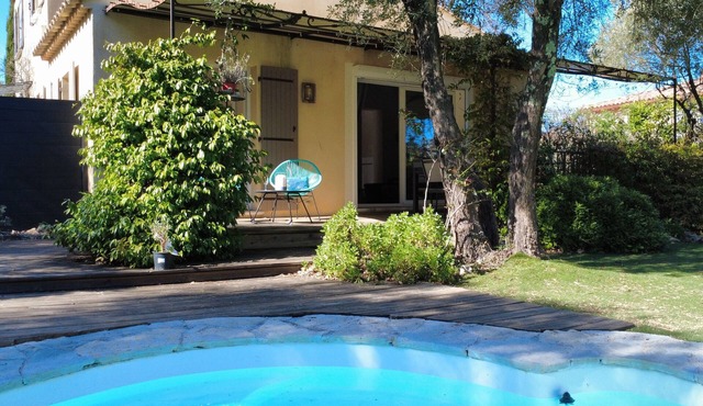 Air-conditioned Villa Les Oliviers with private pool & office in Saint-Paul-en-Forêt