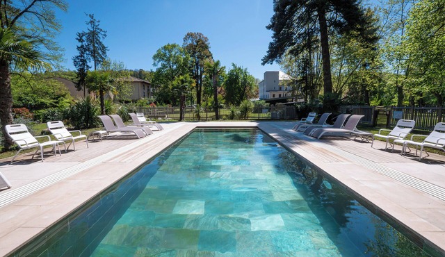 Air-conditioned 4-star eco-lodge, sleeps 2 to 4, in the heart of a 3-hectare park