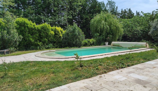 Air-conditioned house in a 19th-century country estate with a private pool