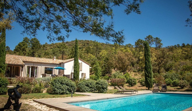 Air-conditioned villa with private pool