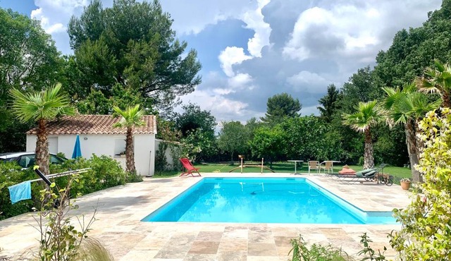 Aix-Marseille superbe T2 avec jardin, piscine et parking