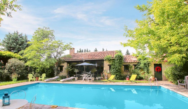 Amazing home in Carpentras with private swimming pool, can be inside or outside