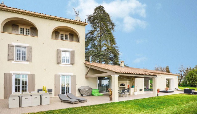 Amazing home in La Gaude with house sea view