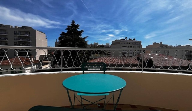 Antibes 4 person appartment near the beach