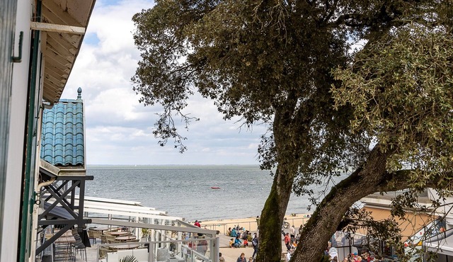 Apartment 'Pieds Dans L'eau À Plage Des Dames' with Sea View, Private Terrace and Wi-Fi in Noirmoutier-en-l'Île
