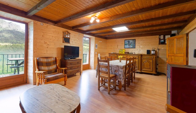 Apartment 'Gite La Ferme' with Mountain View, Balcony and Wi-Fi in Talloires-Montmin