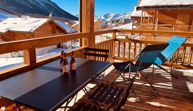 Apartment in chalet, at the foot of the slopes, garage, terrace, wifi. in Montgenèvre
