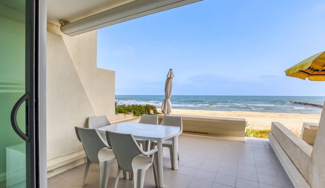 Apartment "Première Ligne Avec Terrasse" with Sea View, Private Terrace & Wi-Fi