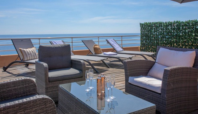 Apartment 'Sea View' with Wi-Fi and Air Conditioning