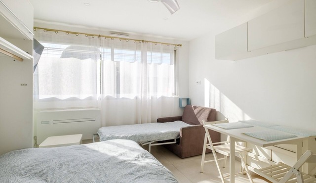 Apartment 'Studio Marina Baie Des Anges' with Private Garden, Wi-Fi and Air Conditioning