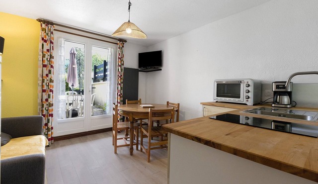 Apartment 'Venus' with Mountain View, Shared Pool and Private Terrace