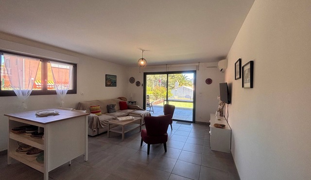 Apartment with garden in Saint-Raphaël