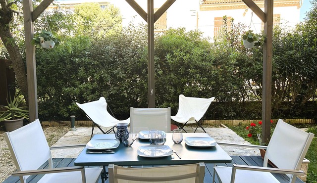 Apartment with garden in La Garde