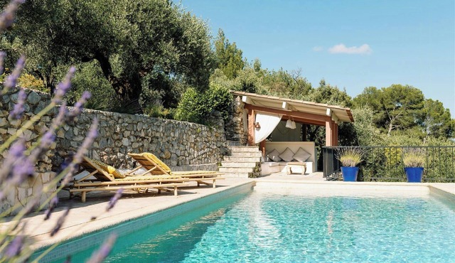 Apartment with panoramic views near Cannes
