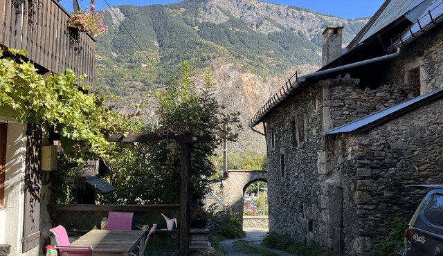 Appartement Avec Sauna et Wifi, au Coeur du Village, Avec vue sur la Montagne