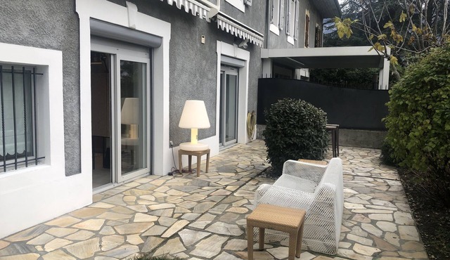 Appartement en Rez-de-chaussée Dans une Villa Avec Piscine, à D'aix-les-bains