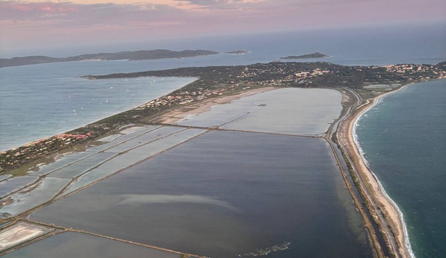 Appt 2p-climatisé-WIFI-Parking-Pied dans l'eau-Plage La Badine-Presqu'ile Hyères