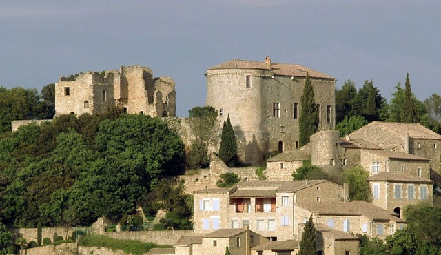 Artist's château with ruins in Gard