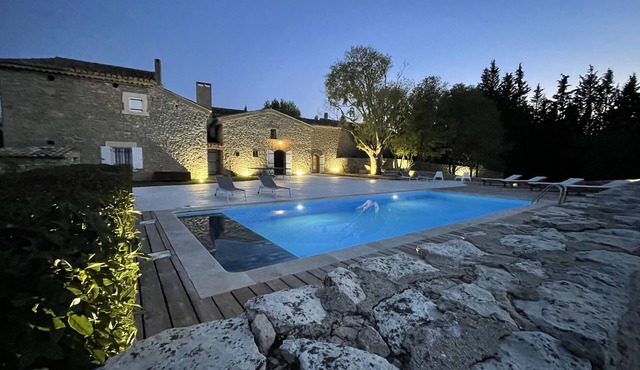 Authentic renovated Mas provençal in L'Isle sur la Sorgue12 pers 5 bdrm 4 bath/shower room
