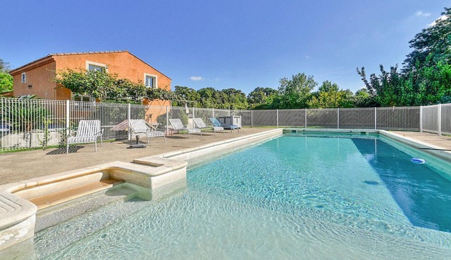 Awesome home in Saint Martin de Crau