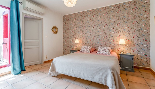 Bambou Guest Room with Shared Pool, Wi-Fi, and Air Conditioning