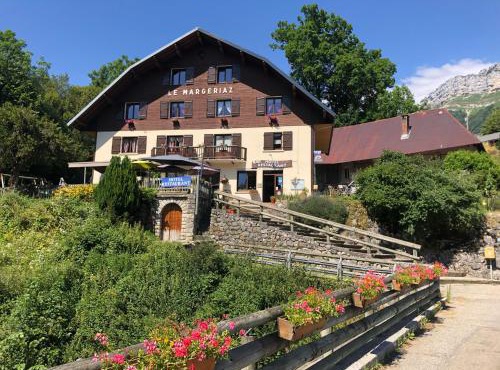 Bar Hotel Restaurant le Margeriaz in Les Déserts