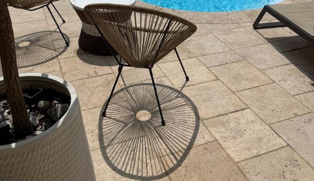 Bas de Villa à 15 min de Nice avec piscine