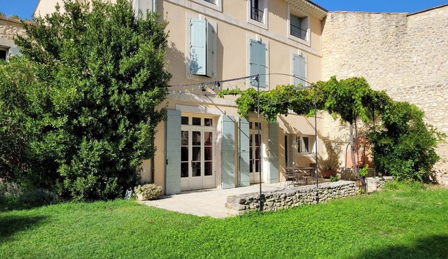 Bastide in the heart of a Drôme Provençale village