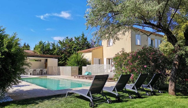 Bastide des Tilleuls, a quiet and shaded retreat between Saint-Rémy-de-Provence and Avignon