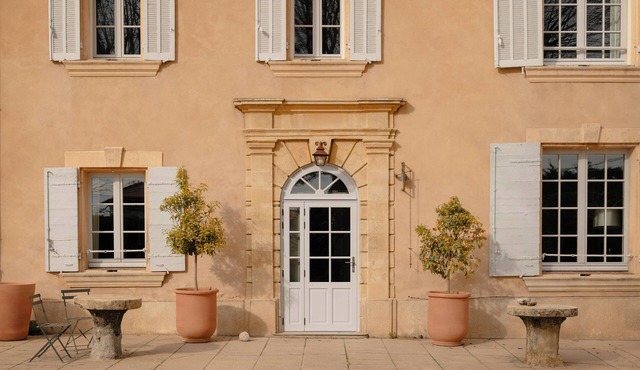 Bastide with tennis court near Aix