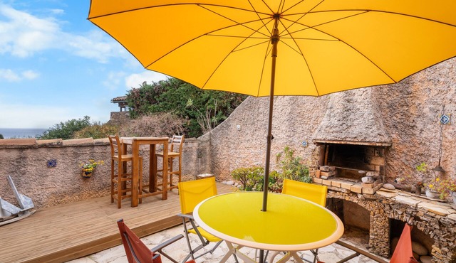 Bastidon with Terrace and Sea Access in Carqueiranne
