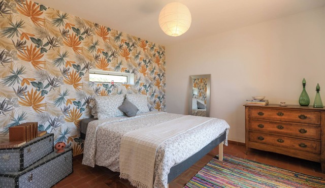 Between Mont Ventoux and the Dentelles de Montmirail, quiet rooms