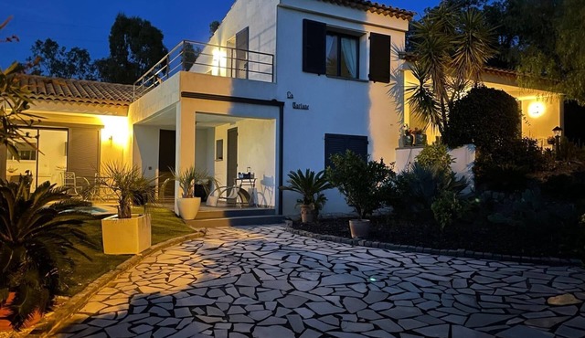 Beachfront villa 3 minutes' walk from the beach, ideal for a family