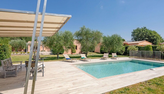 Beautiful private villa for 6 guests with WIFI, private pool, TV, terrace and pets allowed in Saint-cézaire-sur-siagne