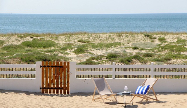 Beautiful BEACHFRONT HOUSE with SEA VIEWS for up to 12 Guests near La Baule