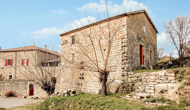Beautiful home in Lablachère with WiFi