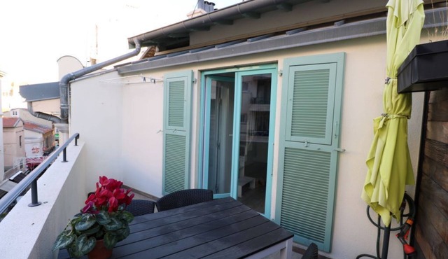Beautiful loft studio in Nice center, close to beach !