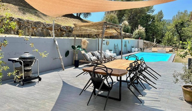 Beautiful modern villa with swimming pool. 10min from Cannes