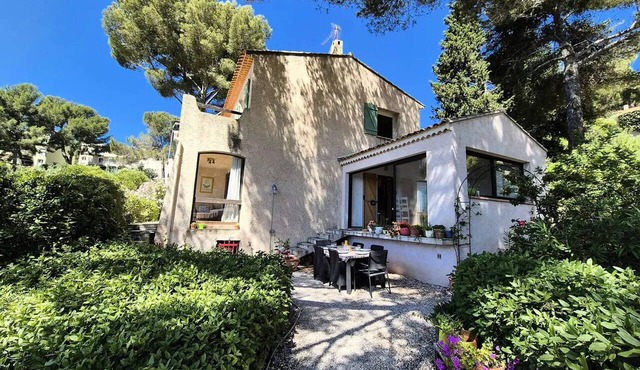 Beautiful villa, air conditioning, Wi-Fi, garden, beach within walking distance