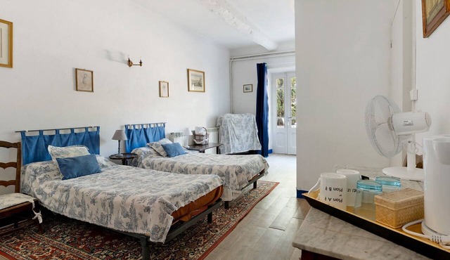 Bed and Breakfast 'Chambre Rolland' with Shared Pool, Shared Garden and Wi-Fi in Carcassonne