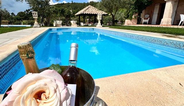 beheizter Pool ab Mitte April by Interhome in Cabasse