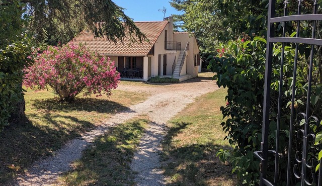 Between the sea and the Cévennes, 3-bedroom villa with a fenced, shaded garden, near greenways