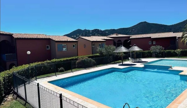 Bright accommodation with terrace and sea view