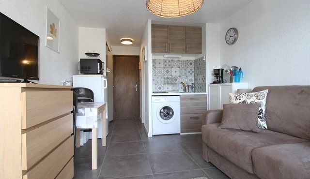 Bright Studio with Terrace, Near Shops and Thermal Baths