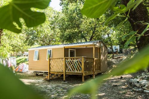 Camping les Chênes in Chauzon