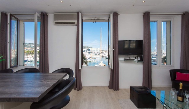 CANNES CENTER, IDEAL CONGRESS, HOLIDAYS, MODERN APARTMENT FACING THE OLD PORT