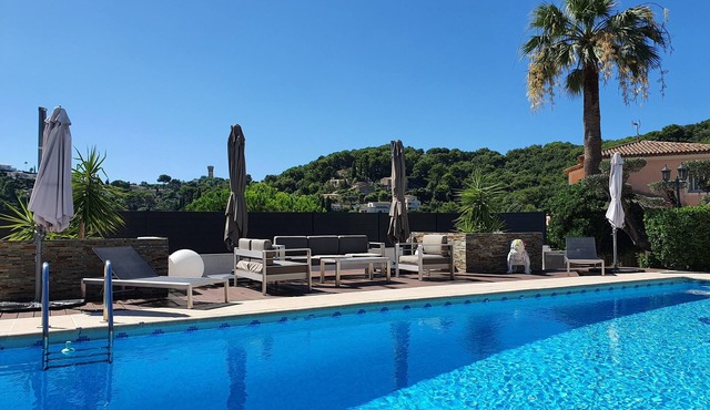 Cannes heights, 140 m2, swimming pool, private garden, Air-conditioned