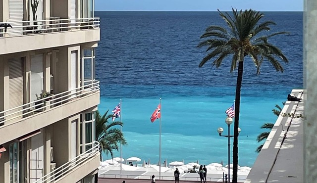 Carré d'Or-Promenade des Anglais-great location! Charming spacious with terrace