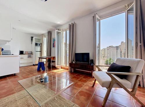 Central - Bright - Air conditioning - Balcony
