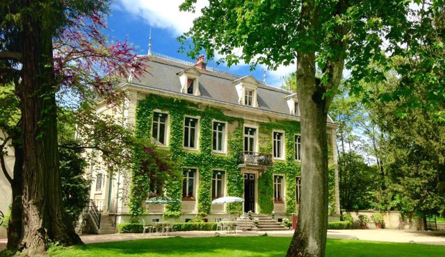 Château de Challanges in Beaune